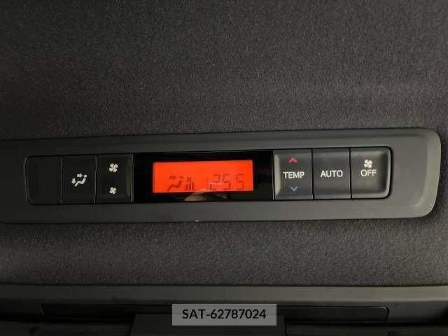 Toyota VOXY 2019-05 332426-8