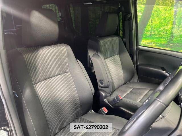 Toyota VOXY 2019-08 351127-8
