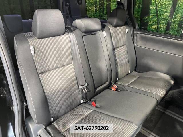 Toyota VOXY 2019-08 351127-9
