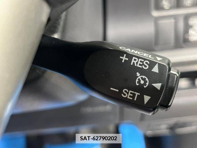 Toyota VOXY 2019-08 351127-6