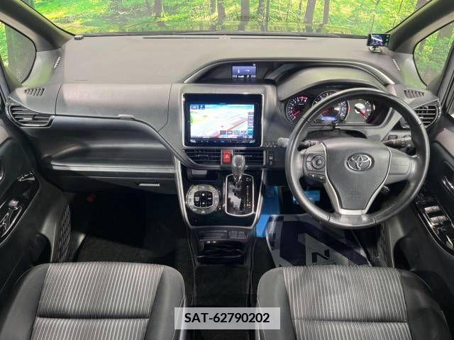 Toyota VOXY 2019-08 351127-1