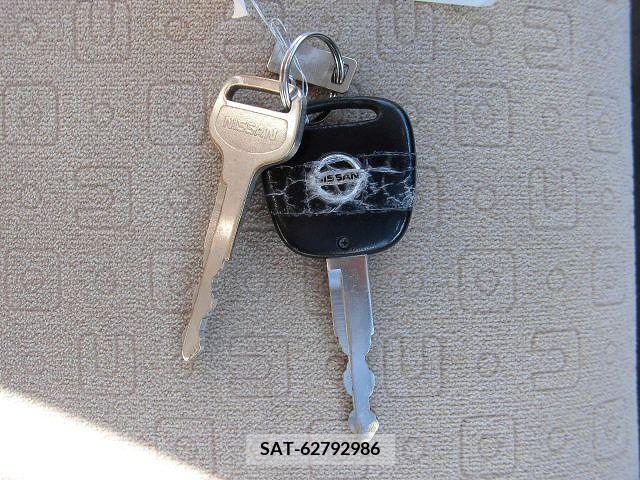 Nissan MOCO 2006-03 277796-27