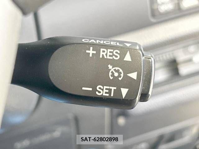 Toyota ESQUIRE 2015-01 328777-6