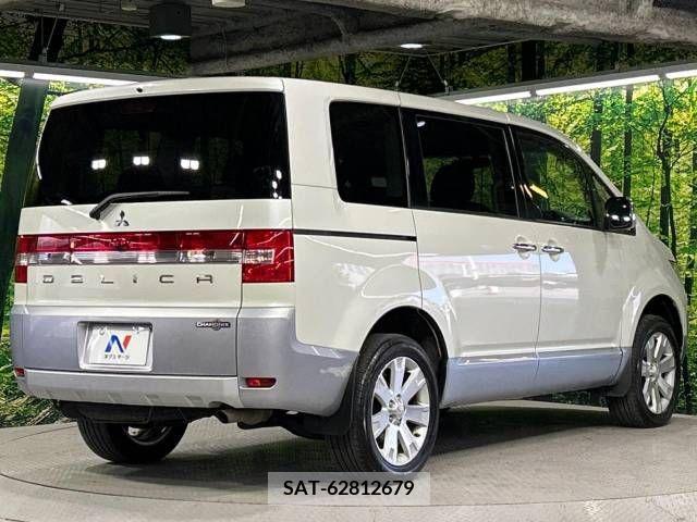 Mitsubishi DELICA D5 2011-07 372777-18