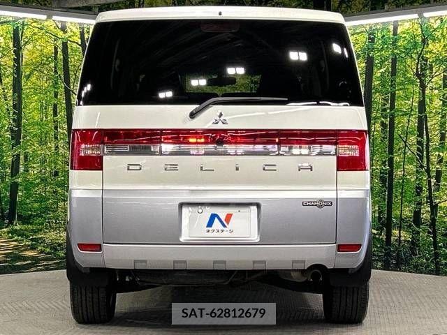 Mitsubishi DELICA D5 2011-07 372777-16