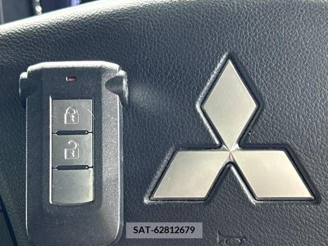 Mitsubishi DELICA D5 2011-07 372777-7