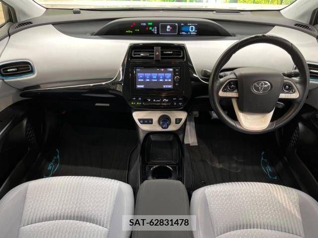 Toyota PRIUS 2018-01 207326-1