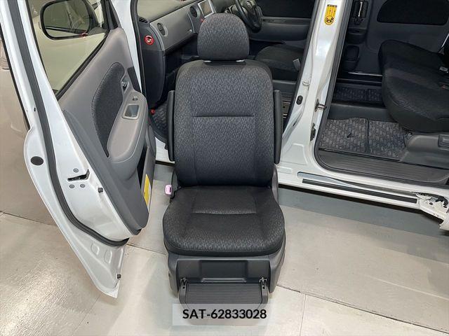 Toyota SIENTA 2013-11 298353-1