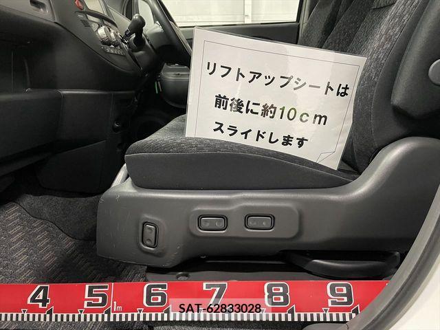 Toyota SIENTA 2013-11 298353-5