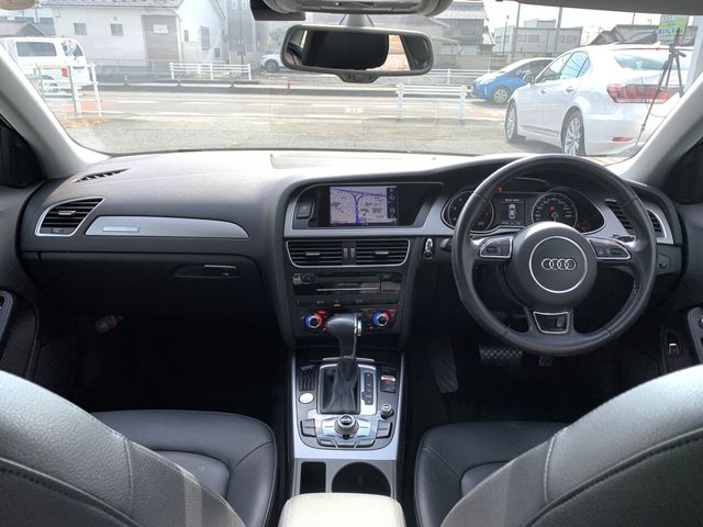Audi A4 2014-03 181403-1