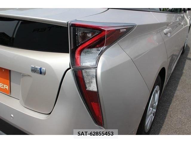 Toyota PRIUS 2018-03 330092-10
