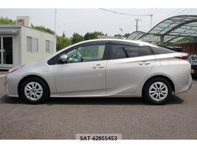 Toyota PRIUS 2018-03 330092-8