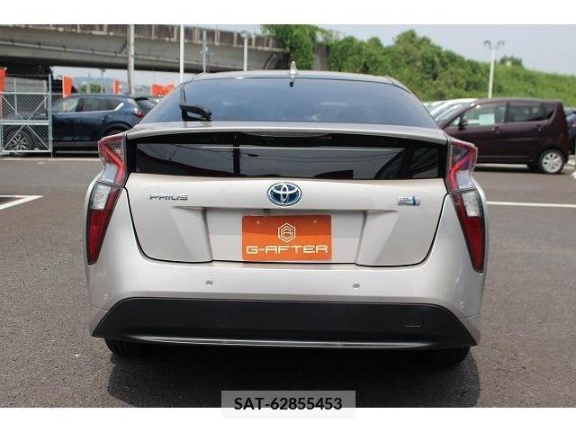 Toyota PRIUS 2018-03 330092-7