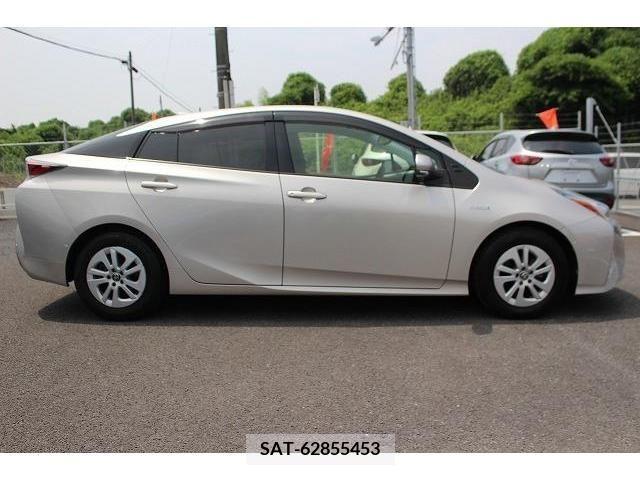 Toyota PRIUS 2018-03 330092-6
