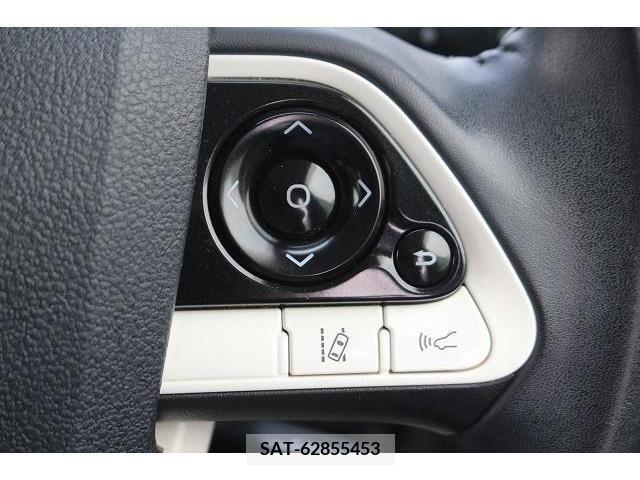 Toyota PRIUS 2018-03 330092-4