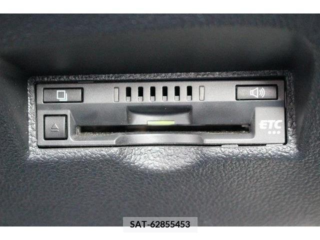 Toyota PRIUS 2018-03 330092-3