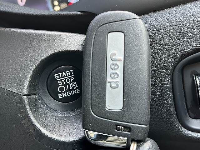 Jeep RENEGADE 2017-04 16570-10