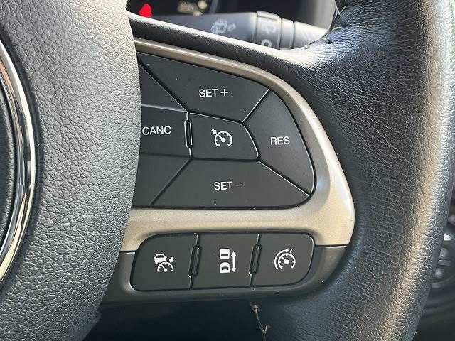 Jeep RENEGADE 2017-04 16570-3