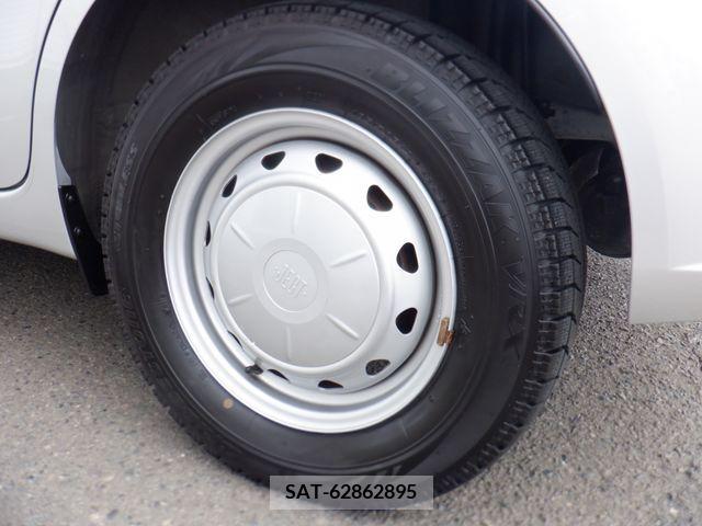 Nissan NOTE 2018-10 329030-27