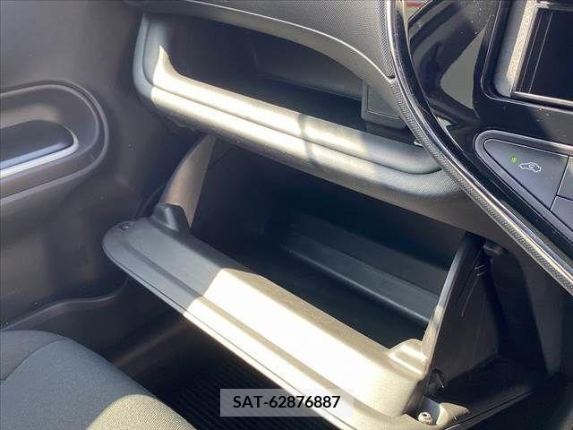 Toyota AQUA 2019-01 231189-27