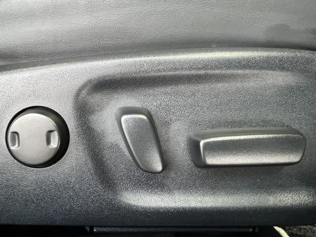 Toyota CROWN SEDAN 2016-11 29075-18