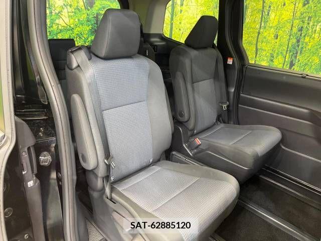 Toyota NOAH 2023-04 215724-10