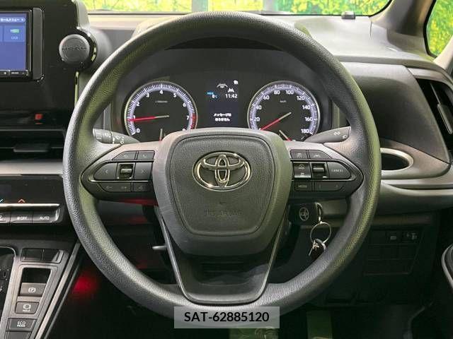 Toyota NOAH 2023-04 215724-8
