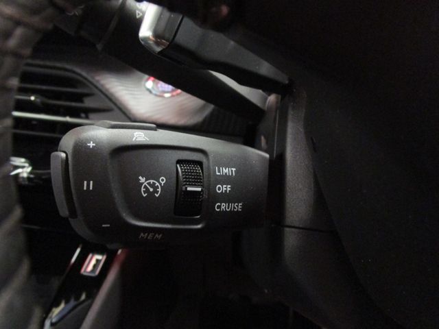 Peugeot 208 2022-06 5542-14