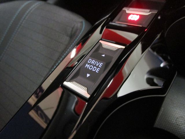 Peugeot 208 2022-06 5542-12