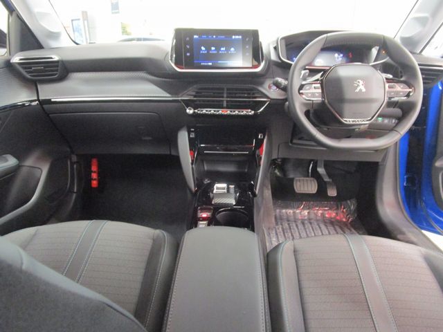Peugeot 208 2022-06 5542-1