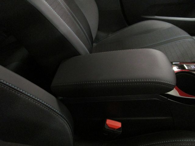 Peugeot 208 2022-06 5542-13