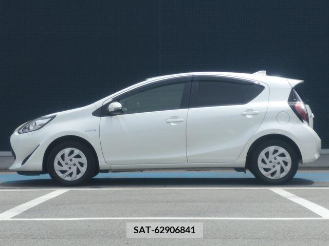 Toyota AQUA 2019-04 374209-17