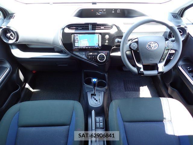Toyota AQUA 2019-04 374209-1