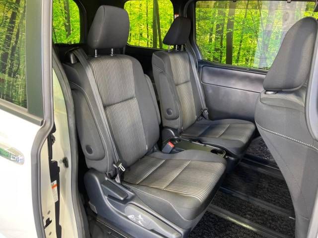 Toyota VOXY HYBRID 2019-05 187548-9