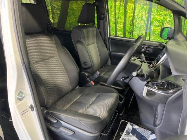 Toyota VOXY HYBRID 2019-05 187548-8