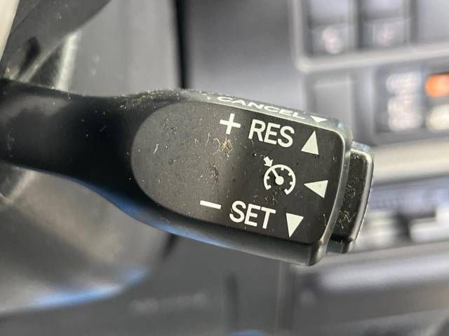 Toyota VOXY HYBRID 2019-05 187548-7