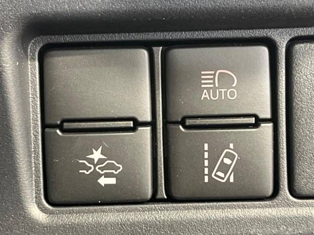 Toyota VOXY HYBRID 2019-05 187548-6