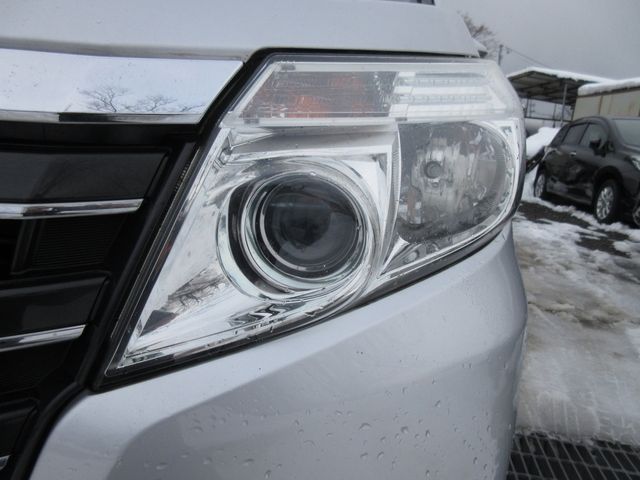 Toyota NOAH HYBRID 2014-09 17357-21