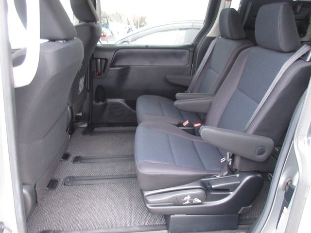 Toyota NOAH HYBRID 2014-09 17357-15