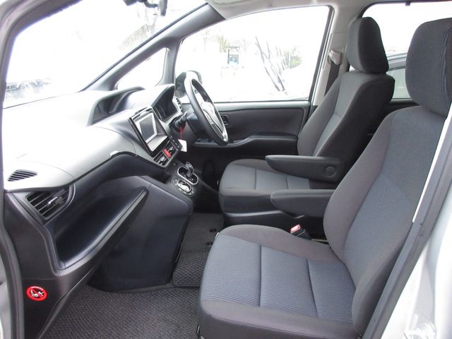 Toyota NOAH HYBRID 2014-09 17357-13