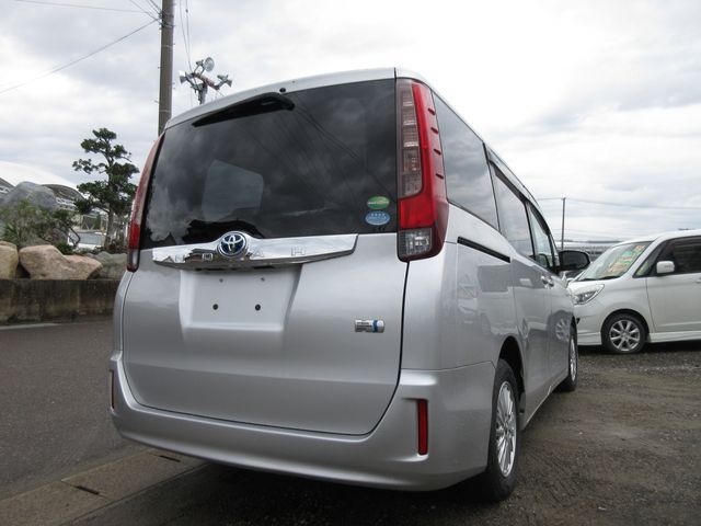 Toyota NOAH HYBRID 2014-09 17357-4