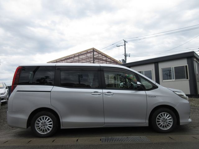 Toyota NOAH HYBRID 2014-09 17357-2