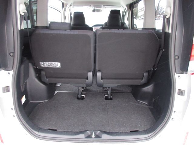 Toyota NOAH HYBRID 2014-09 17357-18