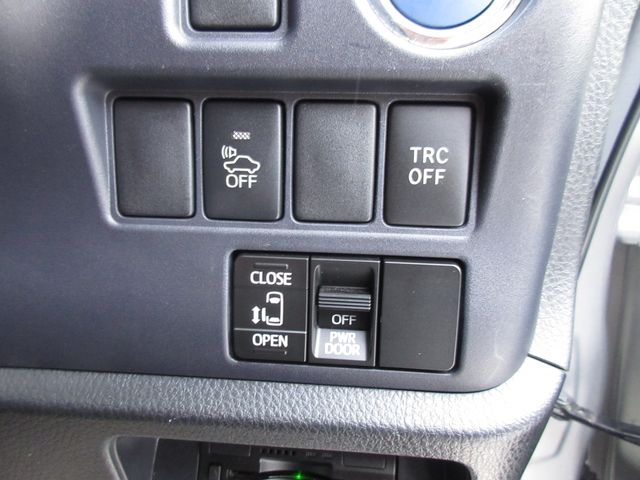 Toyota NOAH HYBRID 2014-09 17357-6