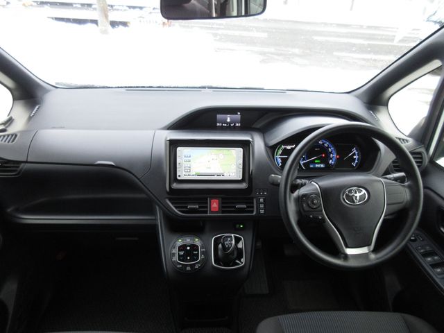 Toyota NOAH HYBRID 2014-09 17357-14