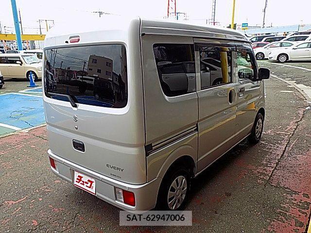 Suzuki EVERY 2022-05 359913-2