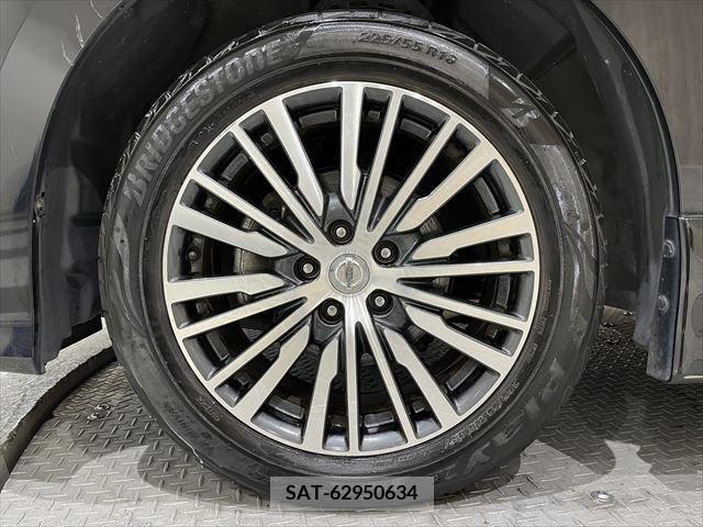 Nissan ELGRAND 2019-01 228297-14