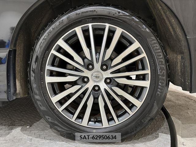 Nissan ELGRAND 2019-01 228297-15