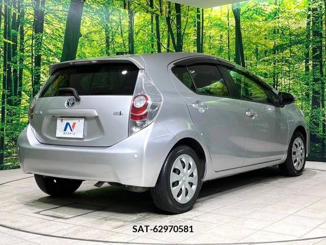 Toyota AQUA 2014-07 314187-17