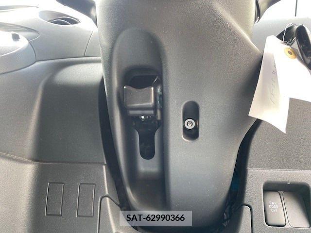 Toyota SIENTA 2014-03 242970-16